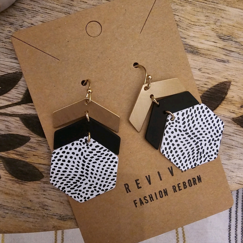 Dangle earrings